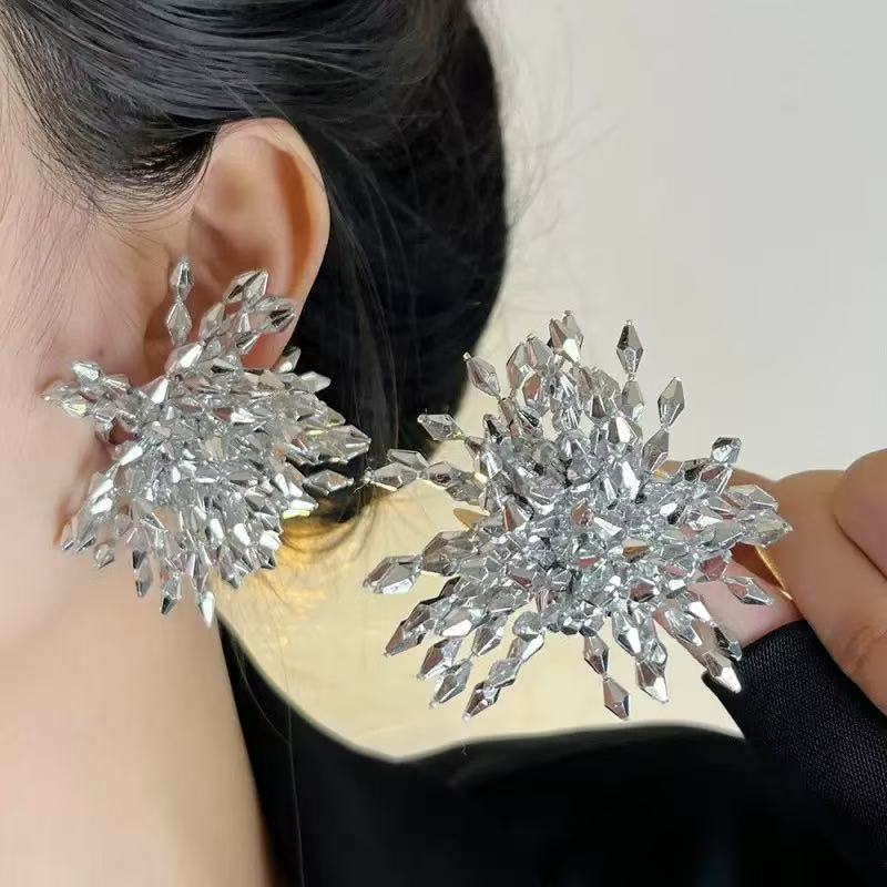 Women'S Affordable Accessories - أقراط نسائية فاخرة بتصميم عين القطة