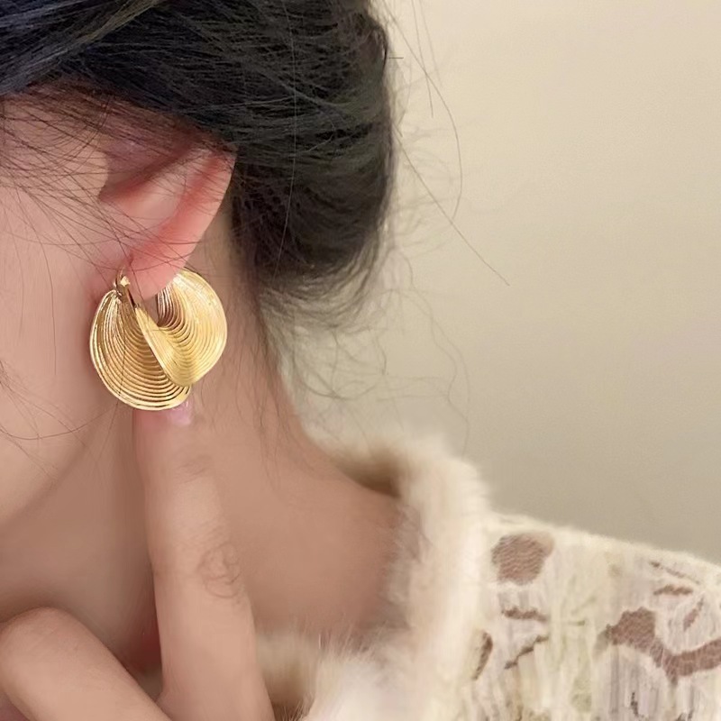 Women'S Affordable Accessories - أقراط حلقية مطلية بالذهب للنساء من