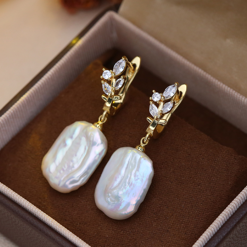 Statement Earrings Oversized - أقراط طويلة من اللؤلؤ الطبيعي الكبير