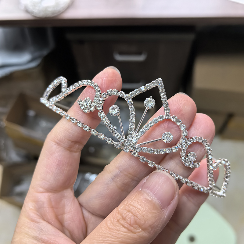تاج زفاف فضي اللون مرصع بالأحج - مراجعة Women Knight Accessories وسعره