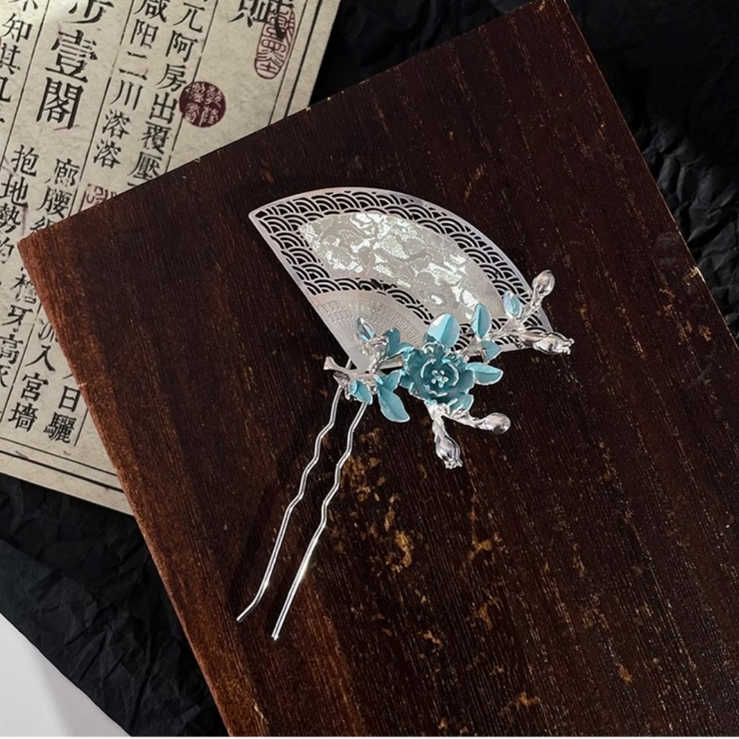 دبوس شعر جديد على شكل مروحة عل - مراجعة Women Knight Accessories وسعره